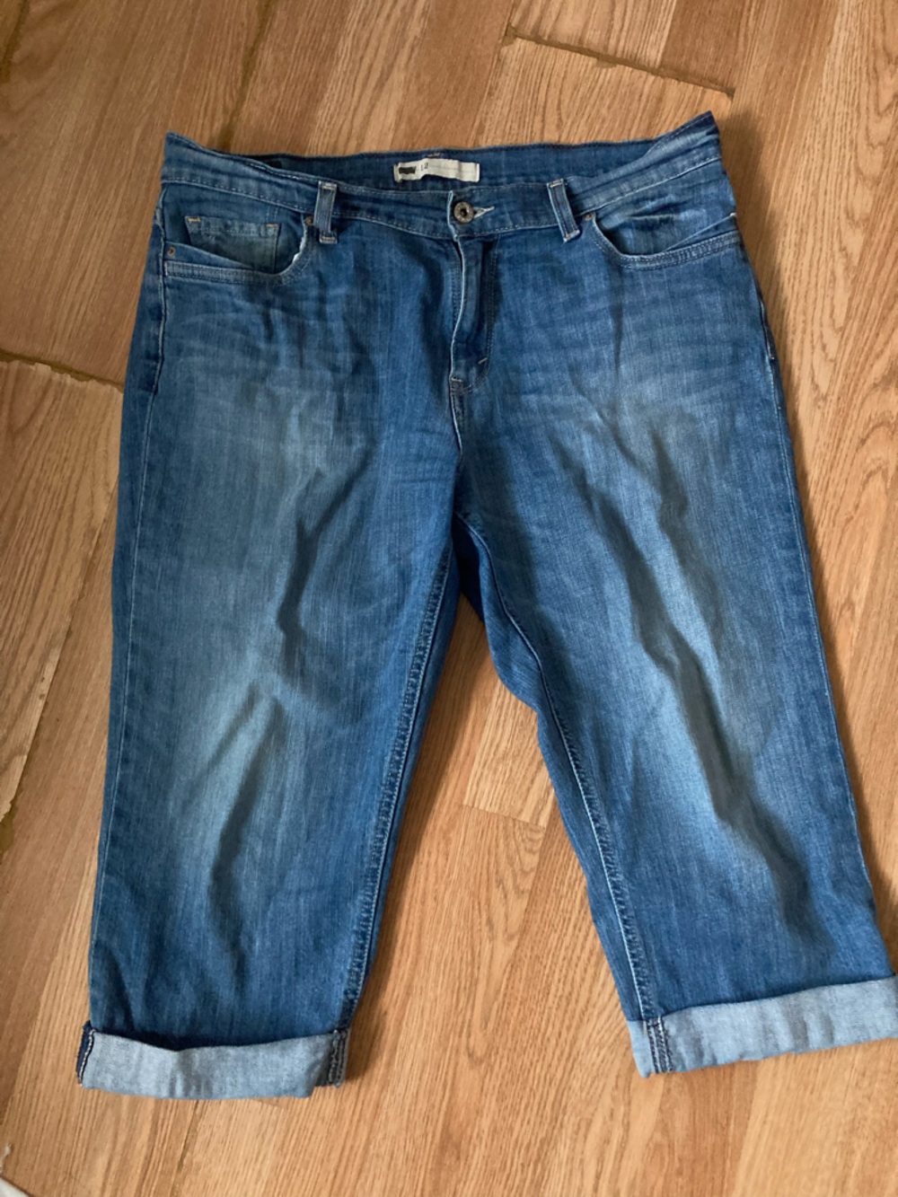 Levi's Blue Denim Capri Straight-Leg Cuffed Jeans Women’s Size 12
